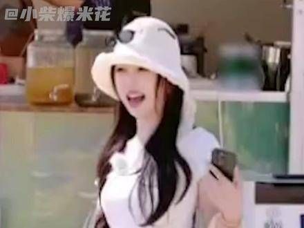有种内核稳定、气血旺盛的感觉,是那种靠近就会让人感到幸福的高能量人物