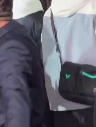 全红婵妆容精致出席活动，西热力江特意前来与她合影！