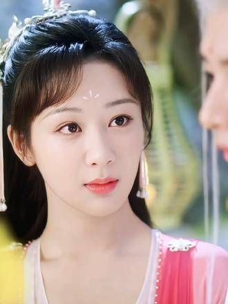 我透过月色倾诉哀愁，对你无尽的思念化作绵绵诗篇