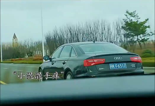 影视:小混混手痒,这回碰到硬茬了