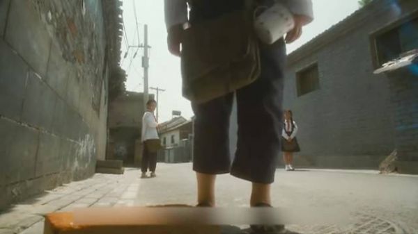 小胖子每天都带着板砖去上学,只为帮好兄弟出头,最后还被辜负了