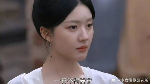曾经相爱的人,现在却站在了对立面……