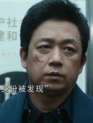 关宏宇的身份被小周发现,但她没有揭发,反而选择站在他们这一边…