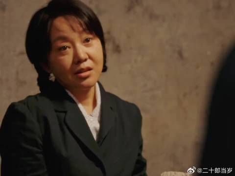闫妮忙前忙后,吃饭却不让自己和女儿上桌,关键时刻丈夫也掉链子