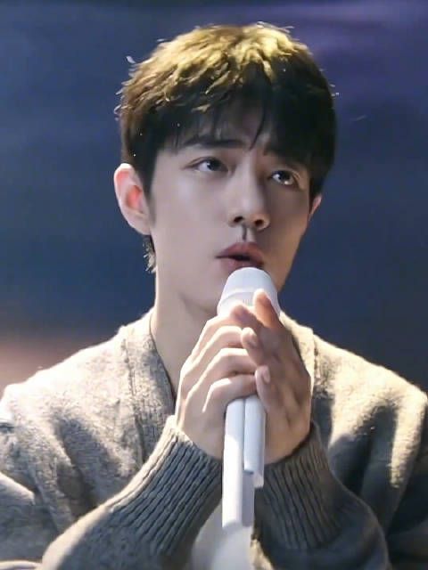 啊啊啊我的主唱大人,什么时候才能开演唱会啊?好期待~xz