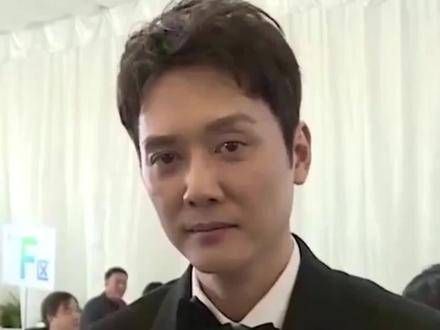 冯绍峰与女友约会时被拍摄到!知情人士透露两人即将步入婚姻殿堂