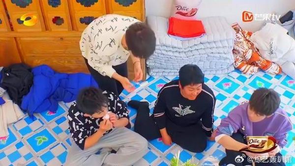 张远吃陆虎的饭包 一口咬下去,人都被咸麻了