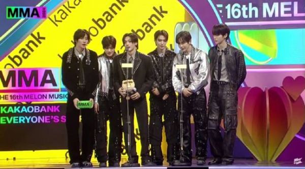 今日2024MMA颁奖礼 KAKAOBANK EVERYONES STAR: RIIZR,粗卡小椅!RIIZE