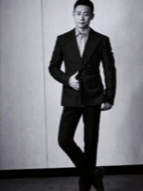 “旋律可能偏离，但哥哥绝不会离开，因为哥哥深爱你”