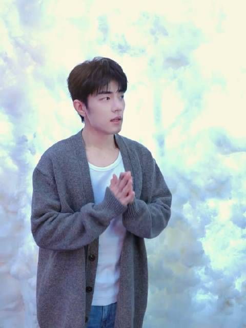 肖战:谢谢你送我的晚安~@X玖少年团肖战DAYTOY 晚安!