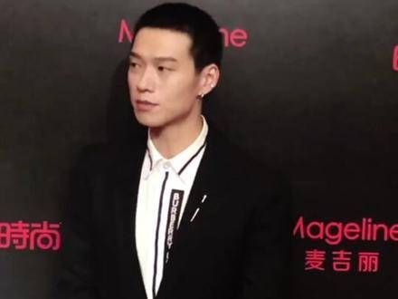 寸头造型的杨凯之,那段骑马的镜头真是帅气非凡️…