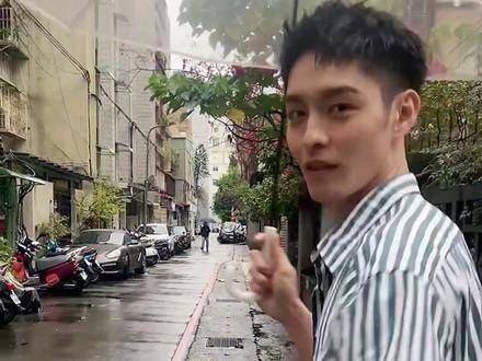快牵我的手,其实我想表达的是你是否也恰好对我有意呢?