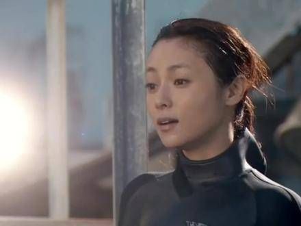 深田恭子的美丽,是美丽与智慧的完美融合,外貌如同洋娃娃般清纯甜美…
