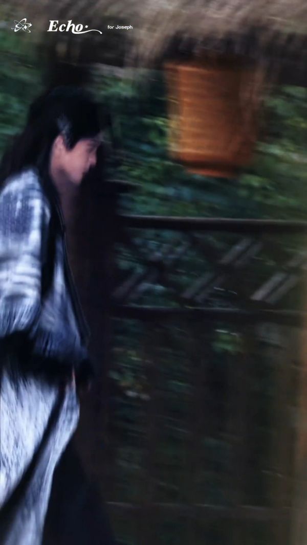 曾舜晞月鳞绮纪素衣披发路透,这走路仪态感满分帅气江湖感的曾舜晞…