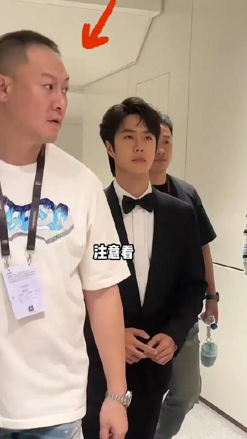 路人抓拍明星候场保镖差距,王一博保镖又当爹又当妈,肖战保镖不好惹…