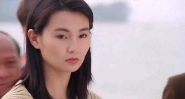 张曼玉的眼神,无声胜有声,尽管没有一句台词,眼中却满载故事