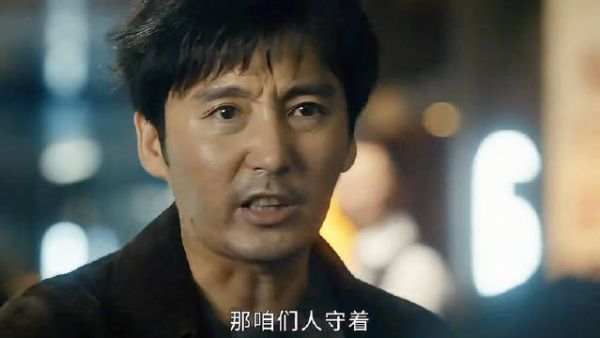 这个歹徒太狡猾了,把抓捕人员耍的团团转