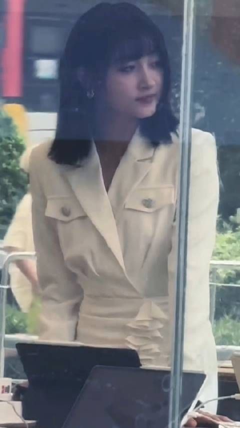 关晓彤简直像换了一个人，美得让人差点不敢认