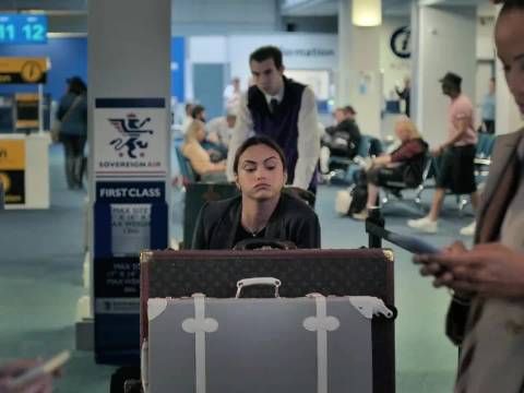 “底层女孩的头等舱巧遇 极致的宿命感”