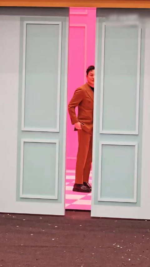 亮相尖叫之夜红毯,依然是小文熟悉的可爱的颂文! 张颂文