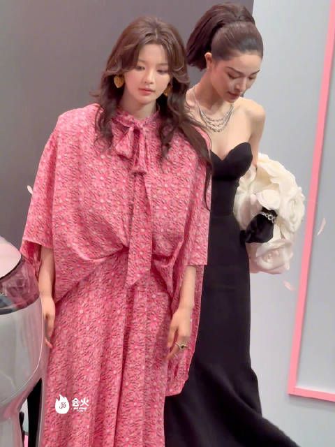 这两人同框,直呼美女!好漂亮