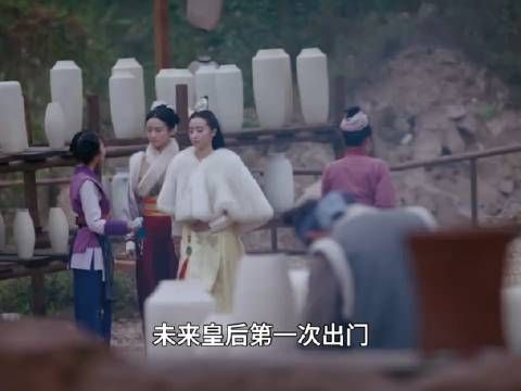 女孩好心救下一个乡野丫头,日后却助她成为了尊贵的皇后