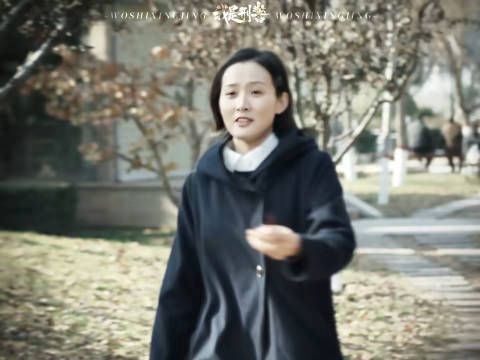 当时他专挑穿红衣服，留长发的，所以，有一段时间…