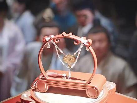 高智商女主全能出击,为了登顶销售冠军,她使出了全部的手段…