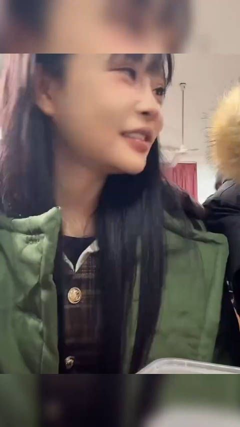 顾茜茜从不把粉丝当外人,喜欢掏“鸟”捂手