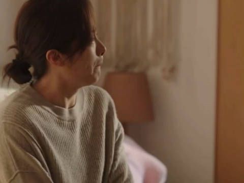 如果有选择,她也不想半夜出去代驾还要被人骂,她也想陪着孩子,可是没钱…
