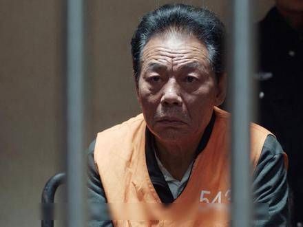 如果有连坐制,他或许会更多考虑家人的感受