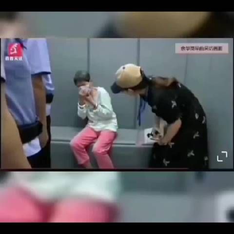 记者,快,再去采访她一下子,问问她“对这个结果满不满意”