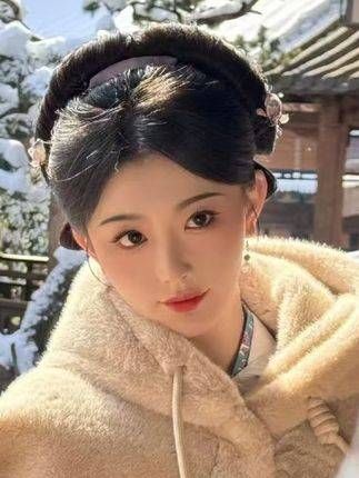 “昭姐姐,你知道的,看到你幸福,我会更加开心呢……”