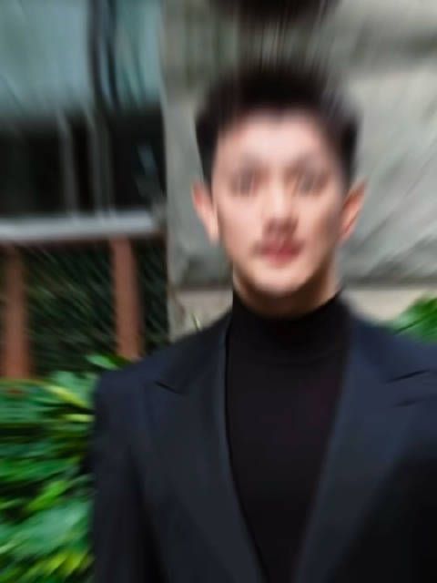 看何捷站姿就知道他绝对是个严谨的人…