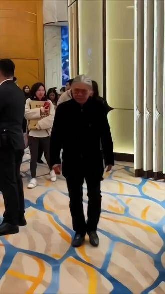 霍震霆、郭晶晶、张艺谋、何超琼、董明珠和霍启刚一同现身澳门,出席活动