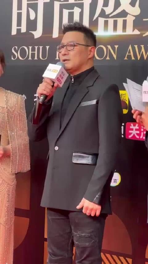 哈哈哈哈哈哈直接贴脸开大了,汪峰:没有什么新闻能抢我风头!