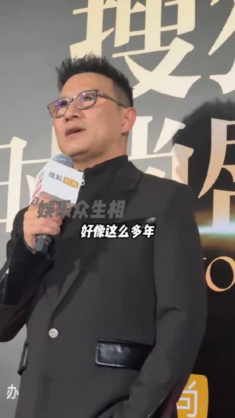 汪峰回应汪峰定律,说他自己只关注音乐,搜狐时尚盛典红毯