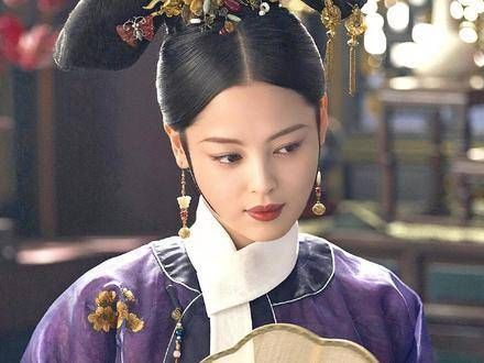 东巡屠凤局中,前期的金玉妍能够与曹琴默一较高下