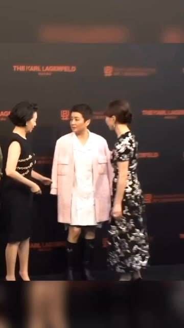 同框亮相活动,赌王家族齐聚一堂,两人谈笑风生,关系十分融洽!