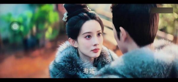 这一幕同样动人,昭昭化解了母亲的恩怨,墨墨在背后默默守护她
