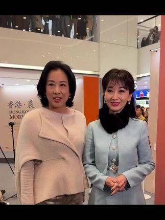 66岁的朱玲玲 和71岁的赵雅芝 同框亮相活动,两位的气质真是出众!