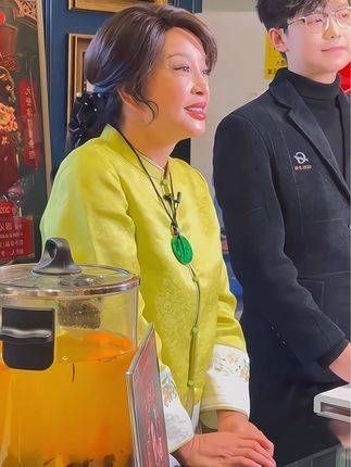 74岁的刘晓庆 被曝第四次离婚,与小自己二十岁的摄影师男友分手