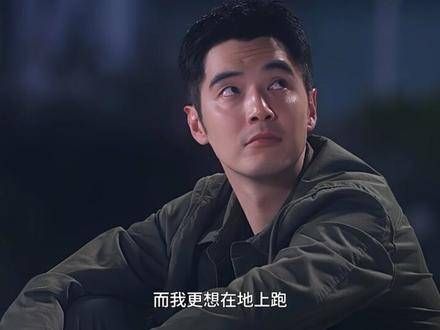 沈翊和杜城就这样默契合作,互相救赎,陪伴一年又一年吧