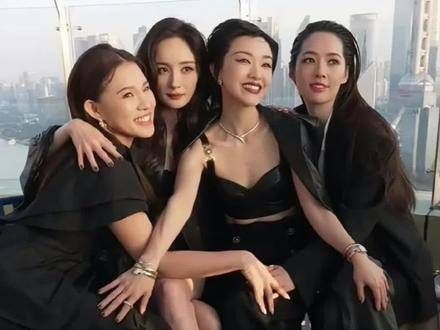 《小时代》姐妹花合影，感觉郭碧婷似乎格格不入