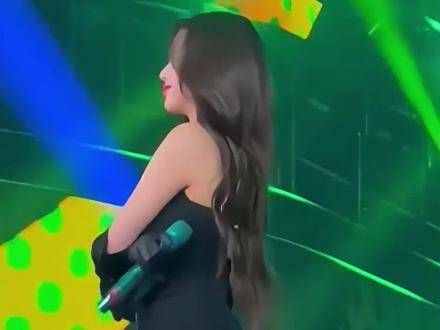 张元英的辣度真是让人印象深刻,她的完美身材也引人注目