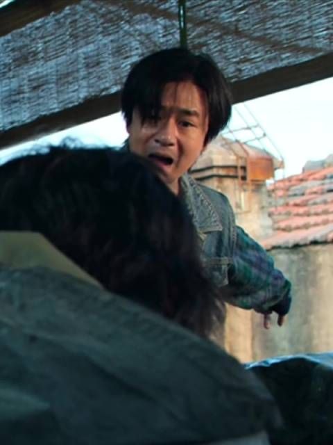 黄澄澄的《风中的火焰》一开播就引起热议,雷富贵的“捡废钢”人生再次回归…