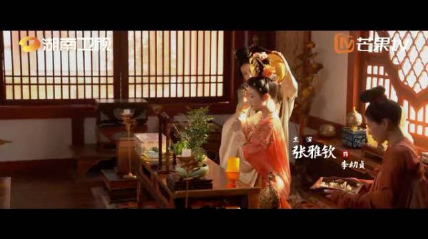 杨紫国色芳华追剧团活动宣发,超过1500套精美服饰…