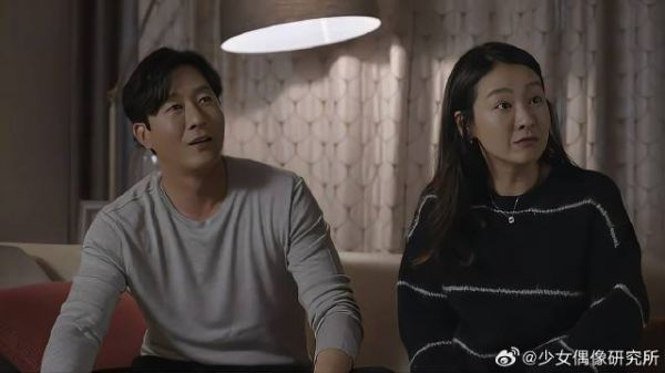 余晖老的太快，姐姐还是美女，他却已经成了老头