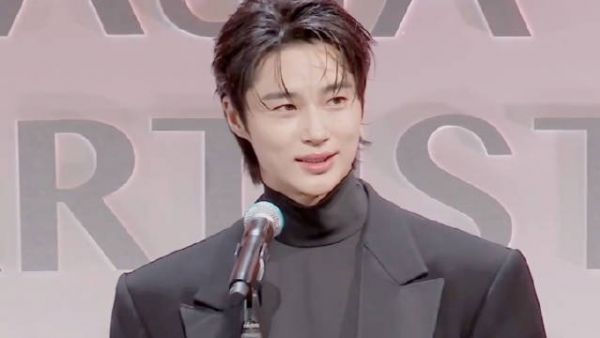 边佑锡一张嘴,就知道最佳人气奖为啥给他了,欢呼声根本停不下来好么