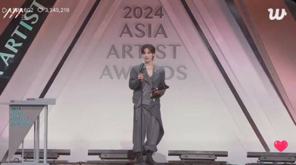 推热转:李永钦发表获奖感言时响彻场馆20秒的尖叫声…